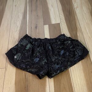 lulu low rise hotty hot shorts 2.5in